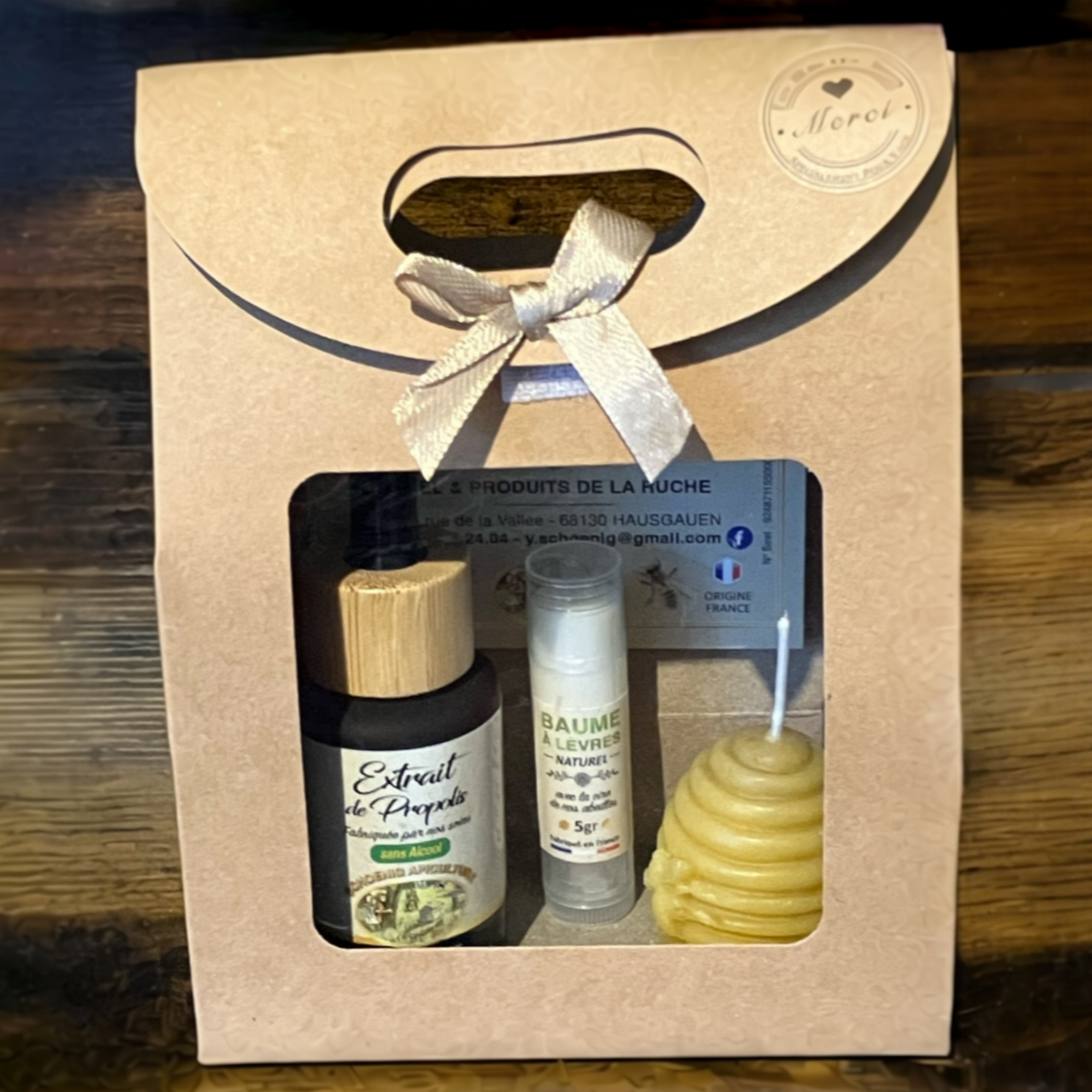 Cadeaux d'invités originaux : remplacez les dragées par des mini bougies au miel personnalisées