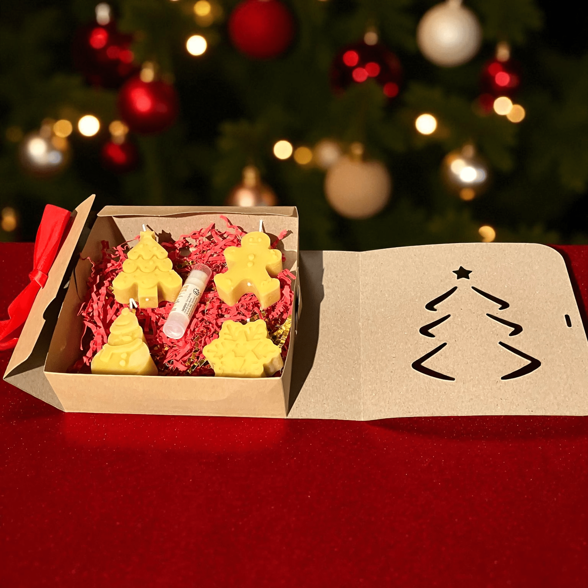 Coffret cadeau de Noël artisanal avec miel, bougie en cire d’abeille et produits de la ruche