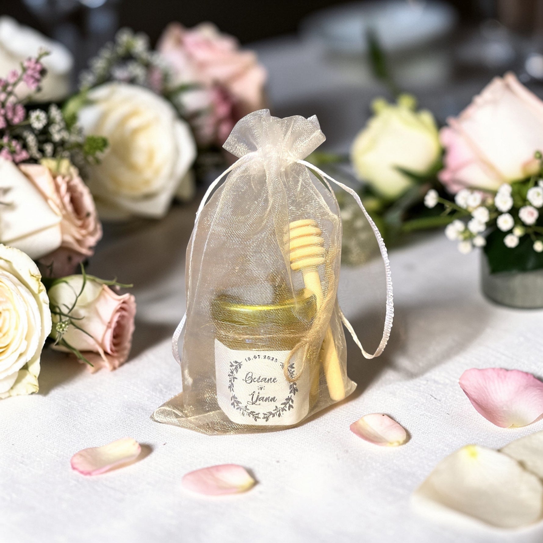 centre de table élégant avec des bougies artisanales et des fleurs séchées