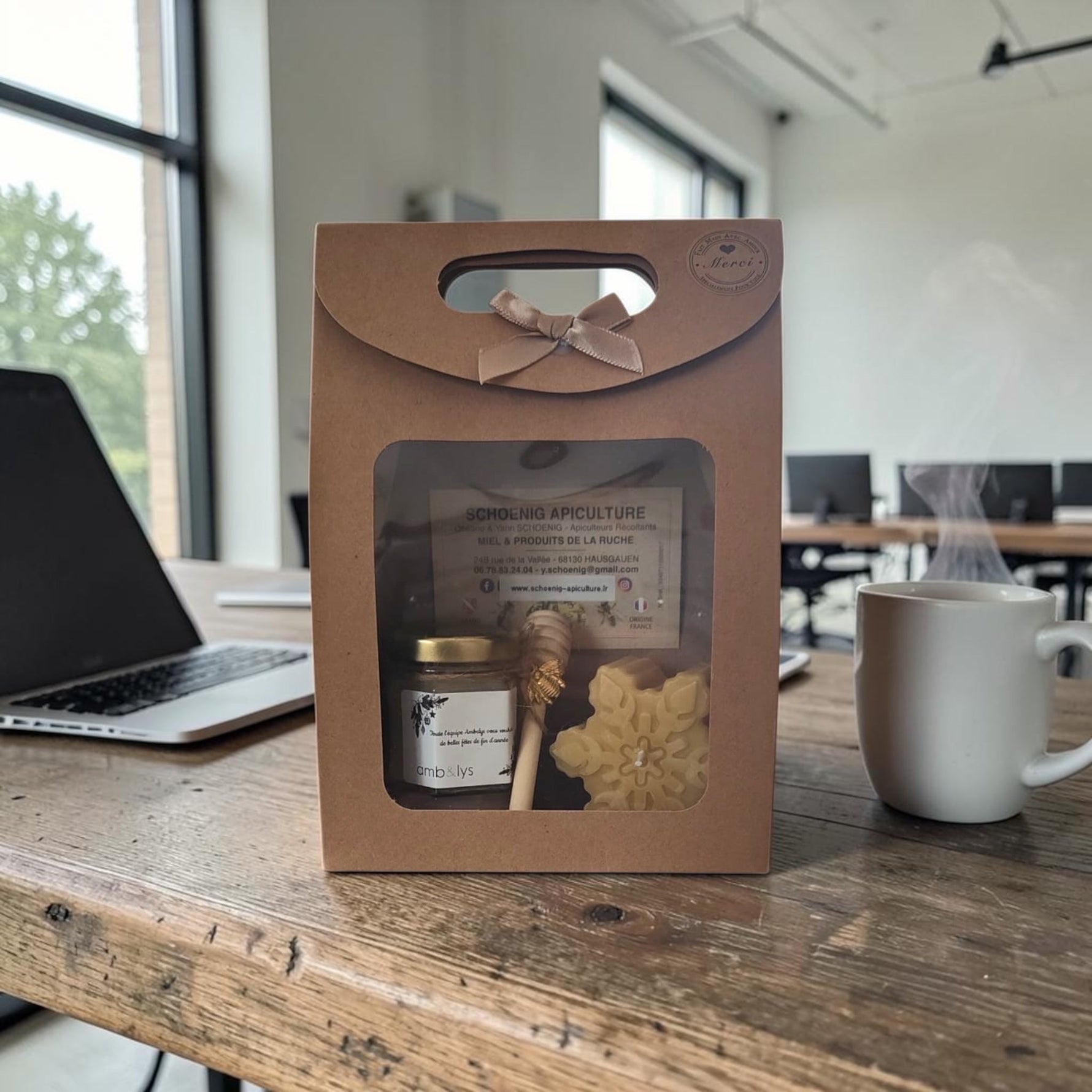 Cadeau entreprise RSE écologique avec sachet de graines mellifères, miel personnalisé et bougie artisanal