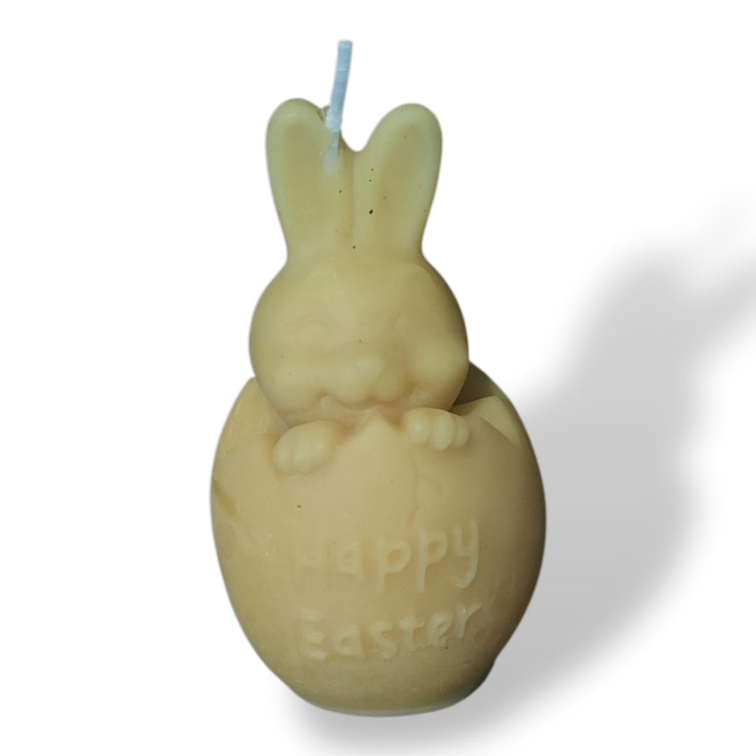 Bougie cire d'abeille lapin de pâques dans son oeuf