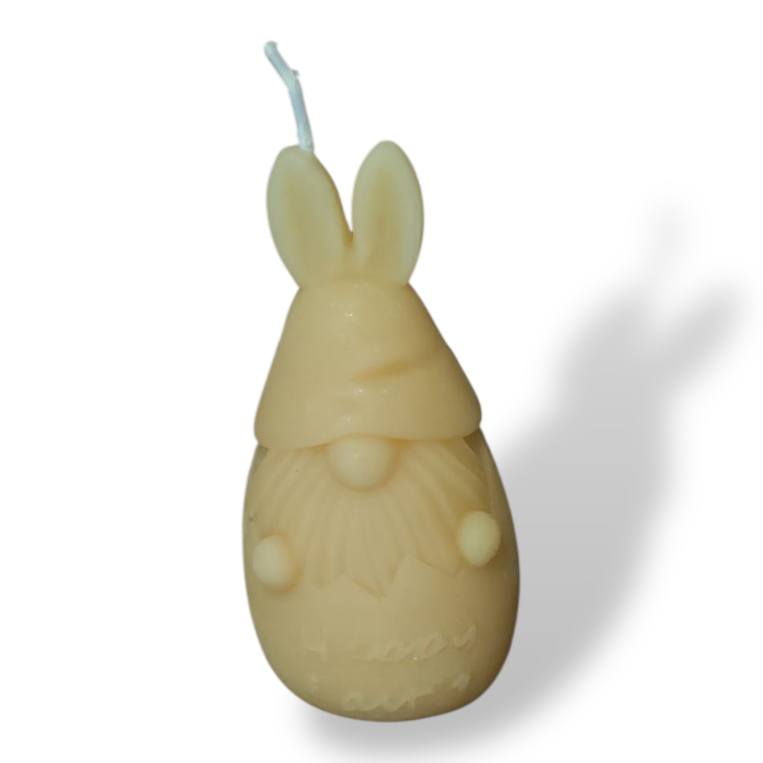 Bougie cire d'abeille lutin de pâques dans sa coquille d'oeuf