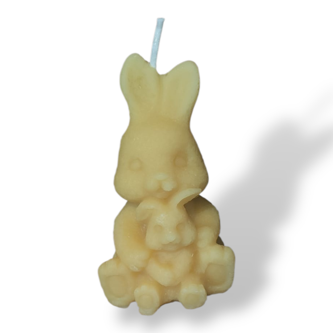 Bougie cire d'abeille lapin de pâques avec son petit