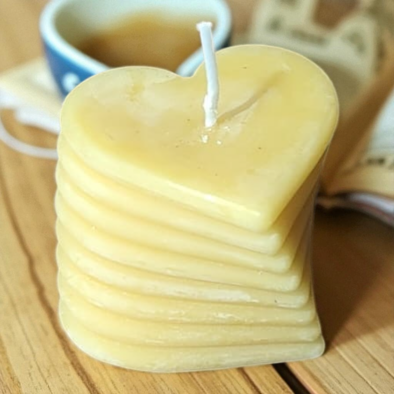 Bougie cire d'abeille coeur ondulé