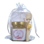 Cadeau invité baptême personnalisé avec mini pot de miel, étiquette prénom et cuillère en bois par Schoenig Apiculture