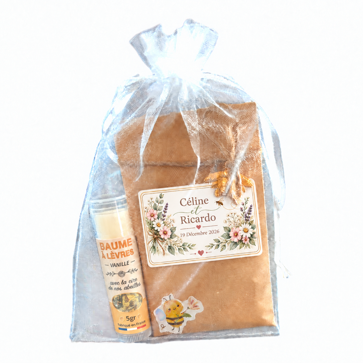 Cadeau invité de mariage personnalisé avec sachet de graines, baume à lèvres et décoration florale