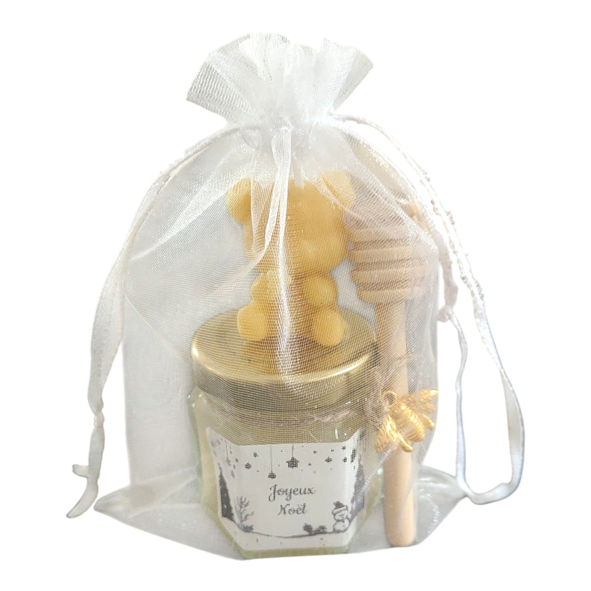 Cadeau Joyeuses Fêtes avec mini pot de miel artisanal, petite bougie ourson en cire d'abeille, cuillère à miel en bois, breloque abeille et étiquette personnalisée, présenté dans une pochette organza prête à offrir.