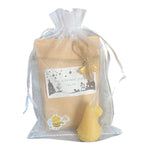 Cadeau de Noël personnalisé avec le message « Que le bonheur prenne racine », comprenant un sachet de graines personnalisé et une bougie artisanale en cire d'abeille, idéal pour maîtresse, ATSEM, nounou ou Secret Santa.