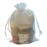 Cadeau personnalisé pour maîtresse avec mini pot de miel artisanal, baume à lèvres à la cire de nos abeilles parfum framboise, cuillère à miel en bois, breloque abeille et étiquette « Merci de faire grandir les enfants avec tant de cœur ».