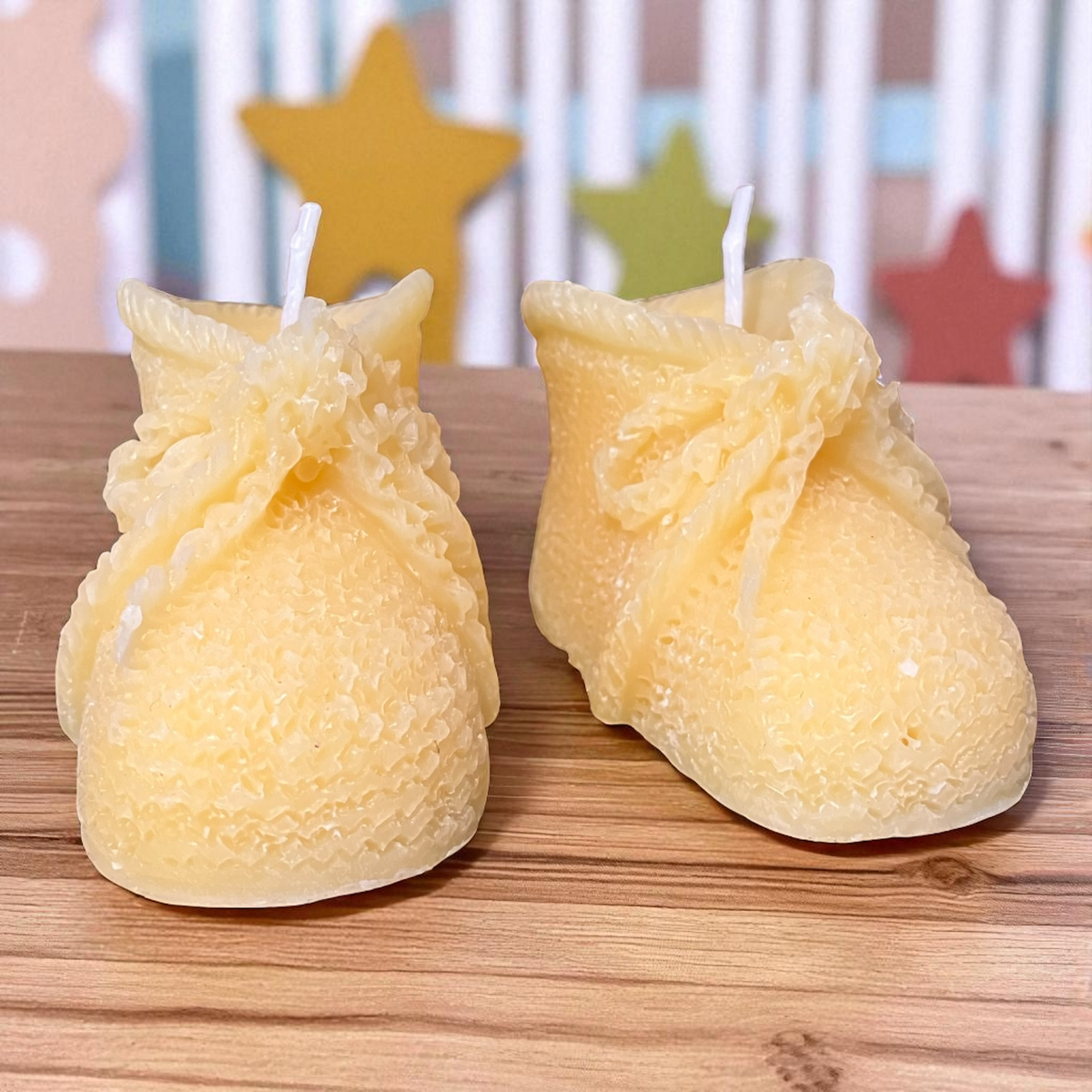 Bougie cire d'abeille chausson de bébé - Schoenig apiculture