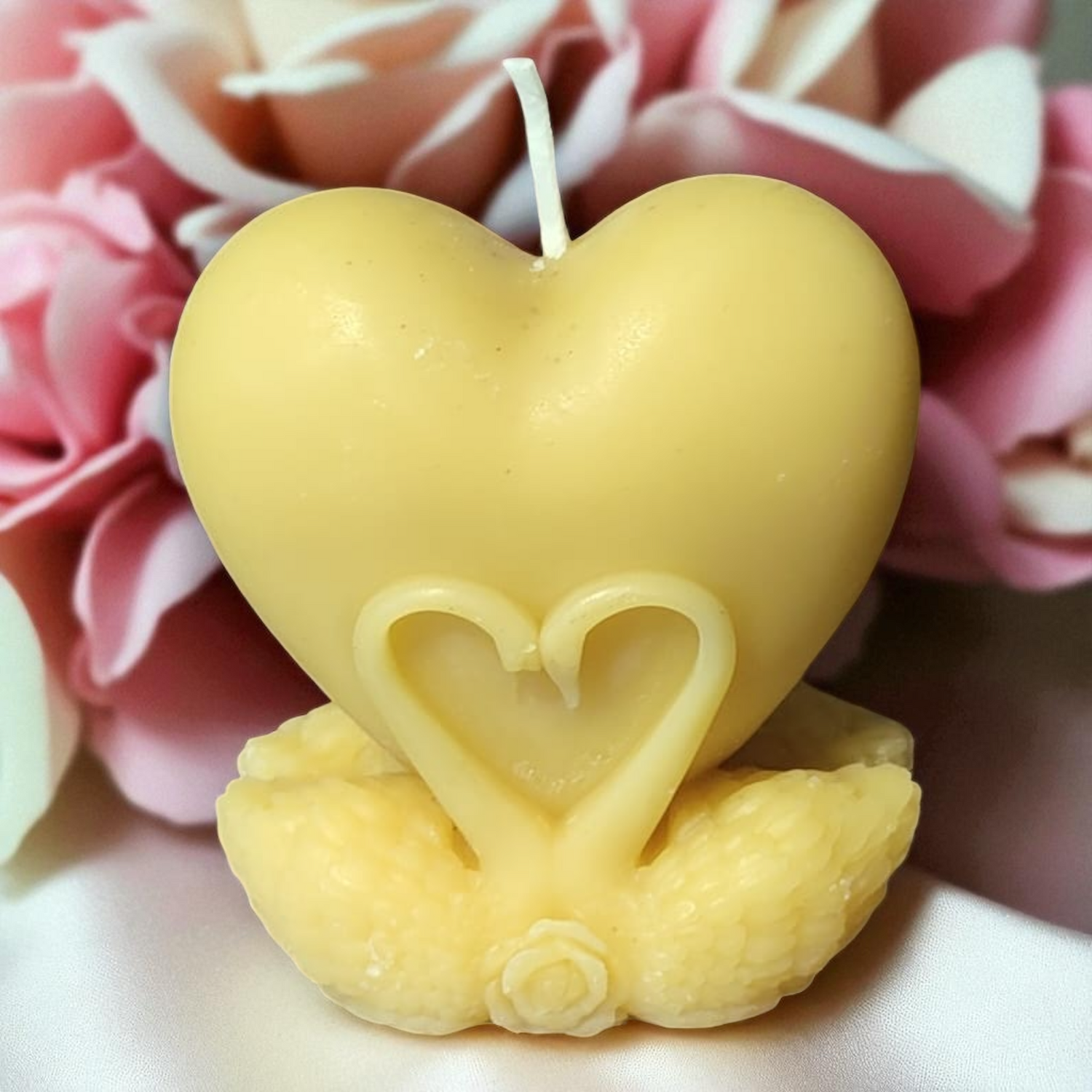 Bougie cire d'abeille coeur cignes