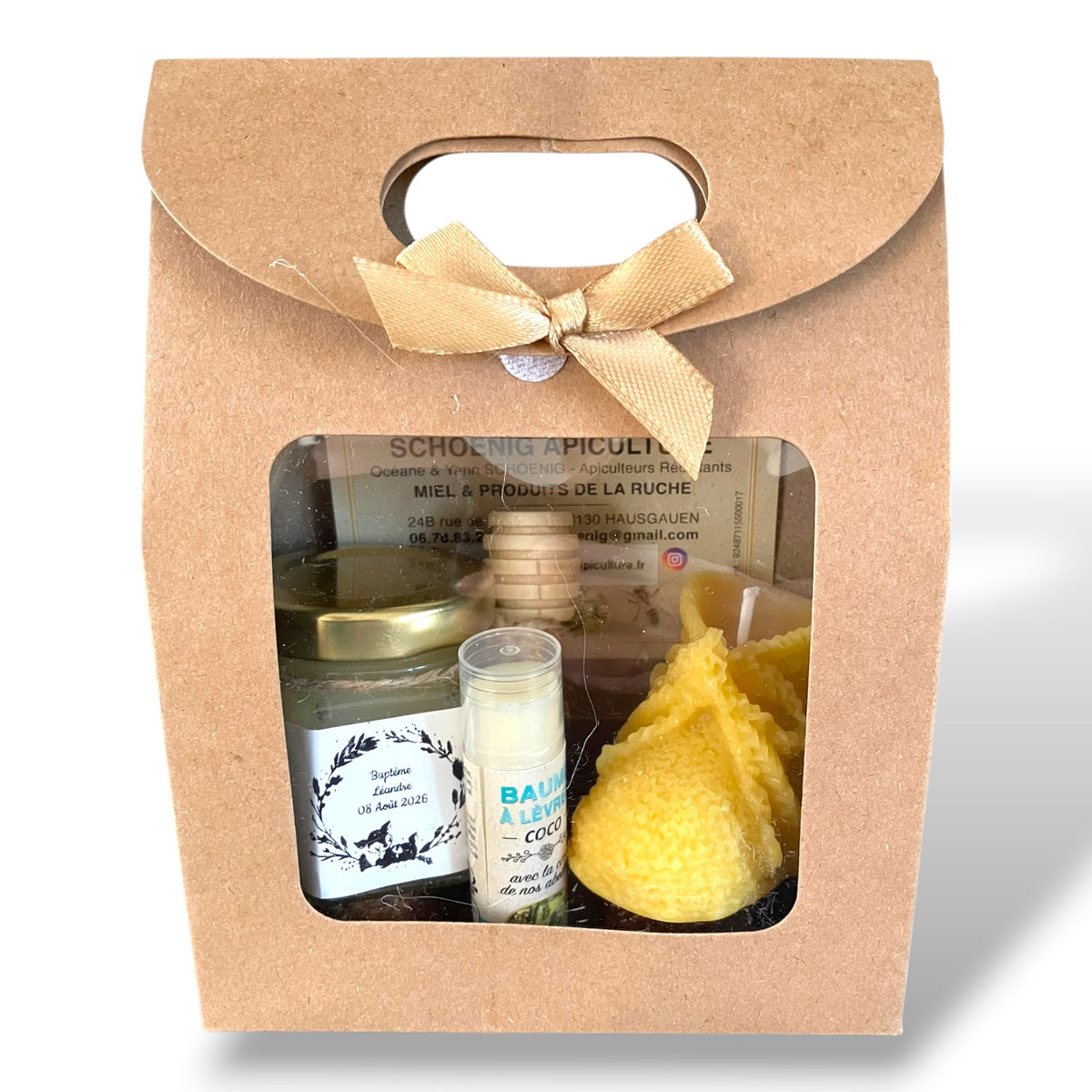 Coffret baptême personnalisé avec miel artisanal, bougie chausson de bébé en cire d’abeille et baume à lèvres coco