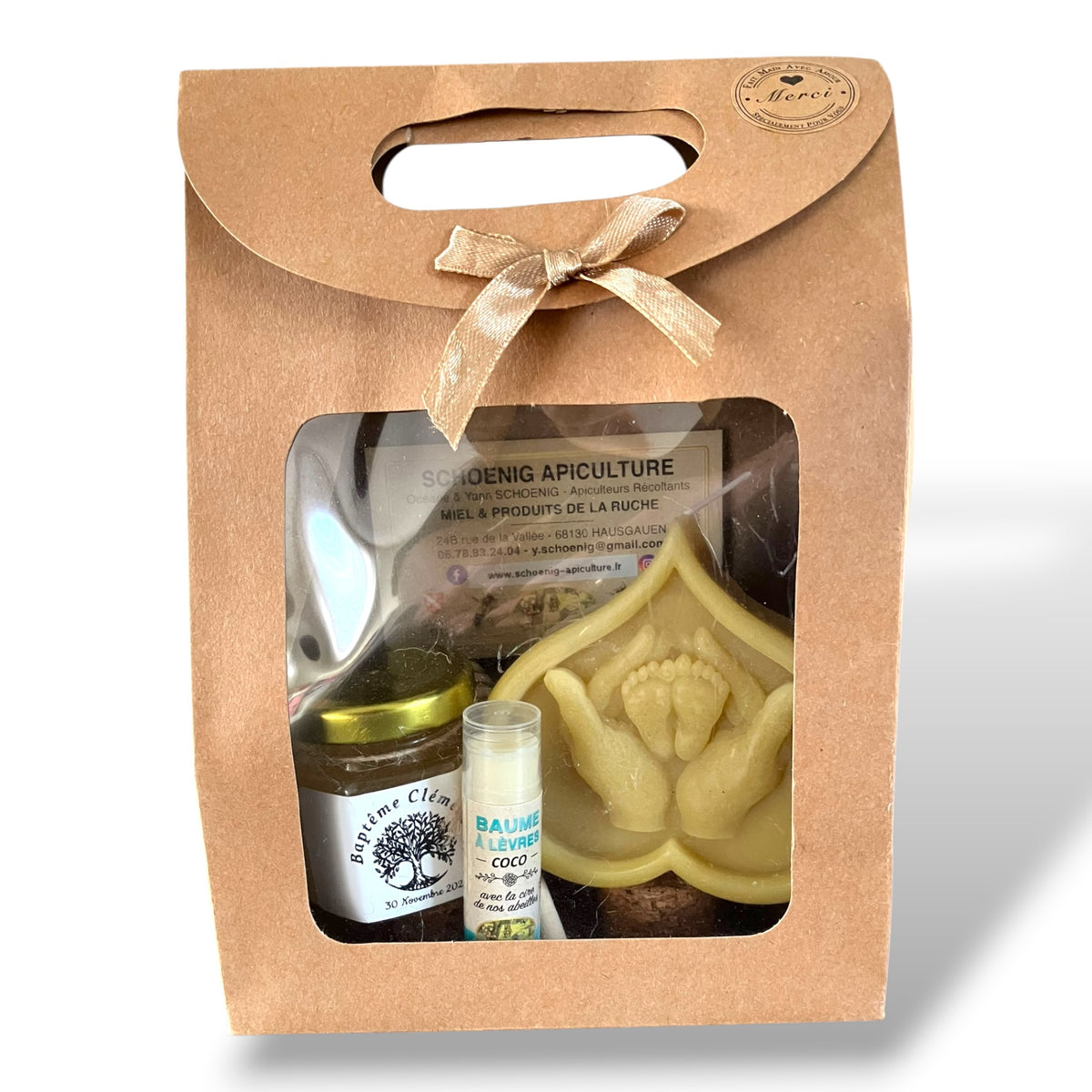 Coffret baptême personnalisé avec miel artisanal, bougie cœur en cire d’abeille et baume à lèvres coco