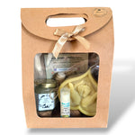 Coffret baptême personnalisé avec miel artisanal, bougie mains avec bébé en cire d’abeille et baume à lèvres coco
