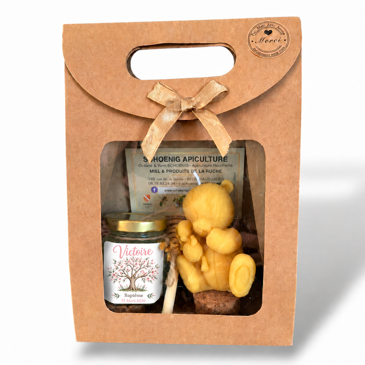 Coffret baptême Victoire personnalisé avec pot de miel, étiquette arbre fleuri, bougie en cire d’abeille et cuillère en bois