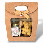 Coffret baptême personnalisé Victoire avec pot de miel artisanal, étiquette arbre fleuri rose, bougie en cire d’abeille et cuillère à miel en bois