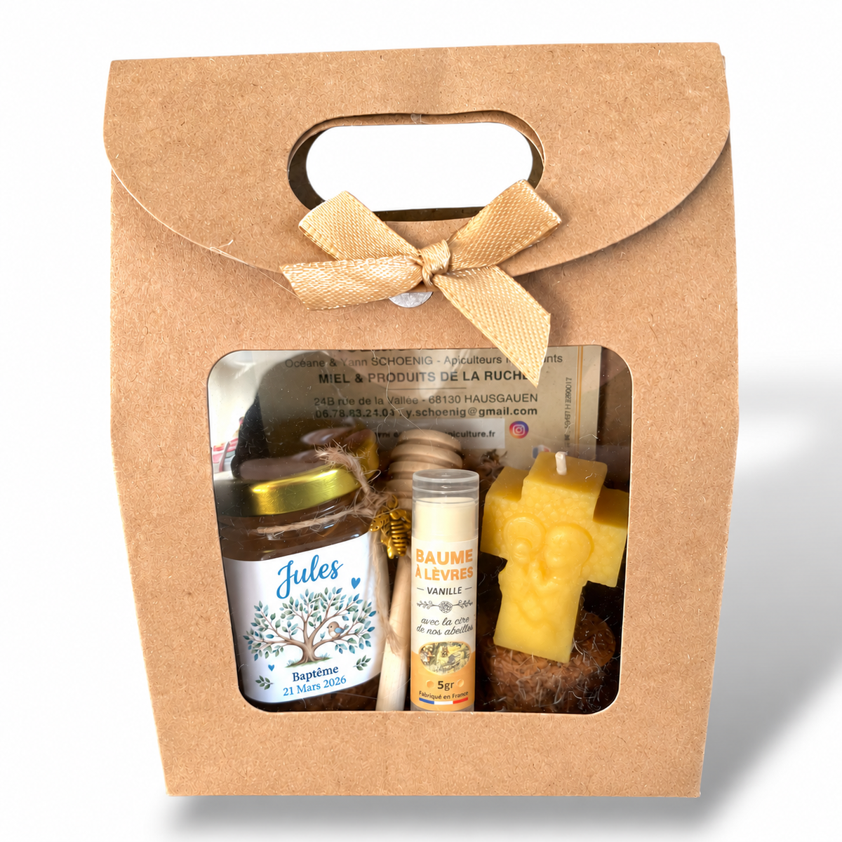 Coffret cadeau baptême personnalisé avec miel, baume à lèvres vanille et bougie en cire d'abeille