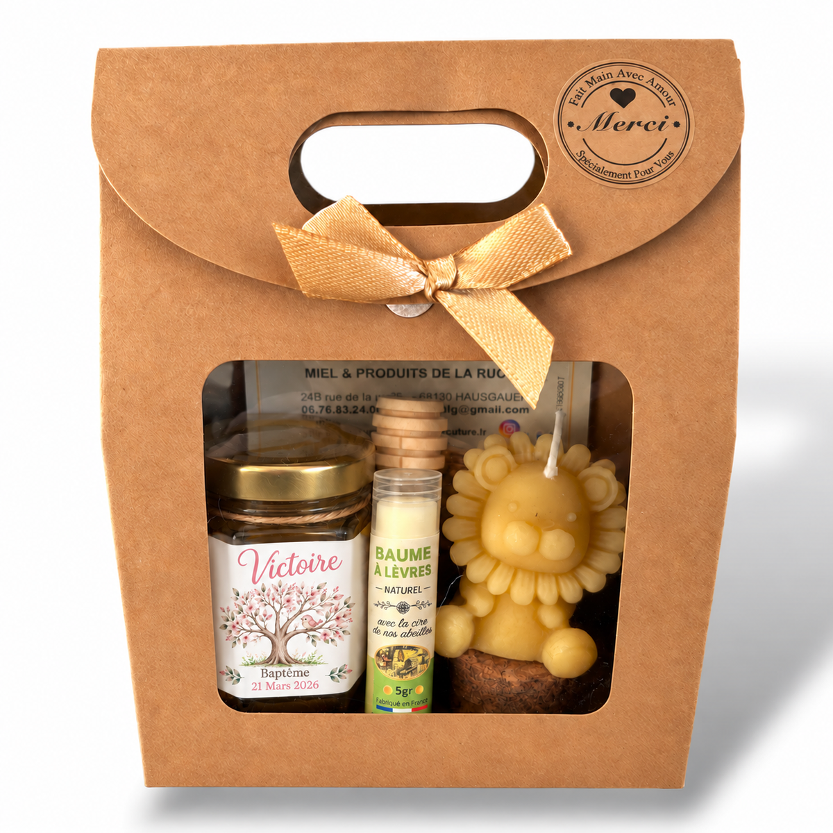 Coffret cadeau baptême personnalisé avec miel, baume à lèvres et bougie en cire d’abeille