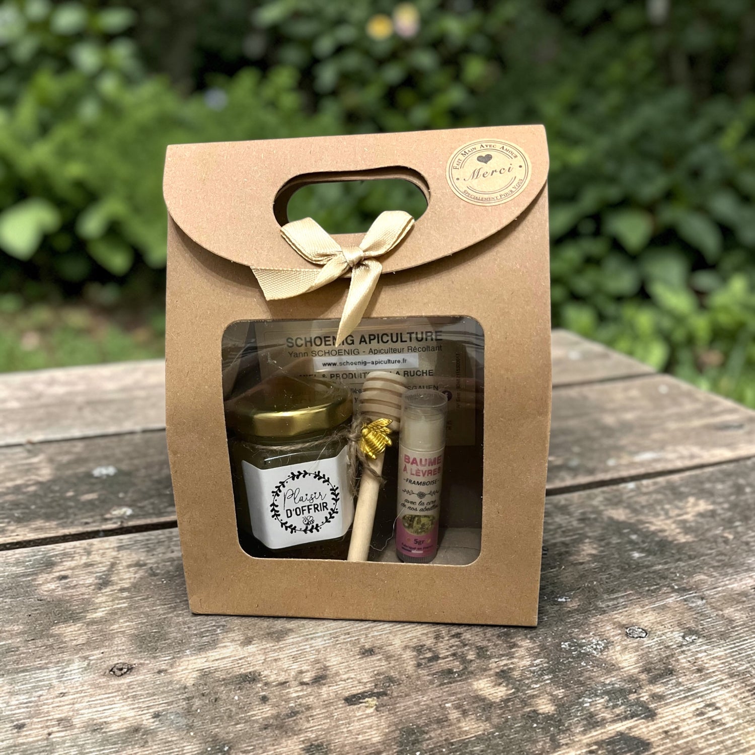 Coffret cadeau client fin d’année avec miel de la ruche, baume à lèvres naturel et cuillère à miel