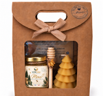 Coffret cadeau de Noël pour entreprise avec miel artisanal français personnalisé, bougie sapin, cuillère à miel et boîte kraft.
