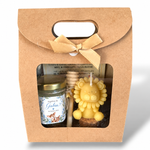 Coffret cadeau invité baptême personnalisé avec pot de miel artisanal, bougie en cire d'abeille lion et étiquette prénom Gabin