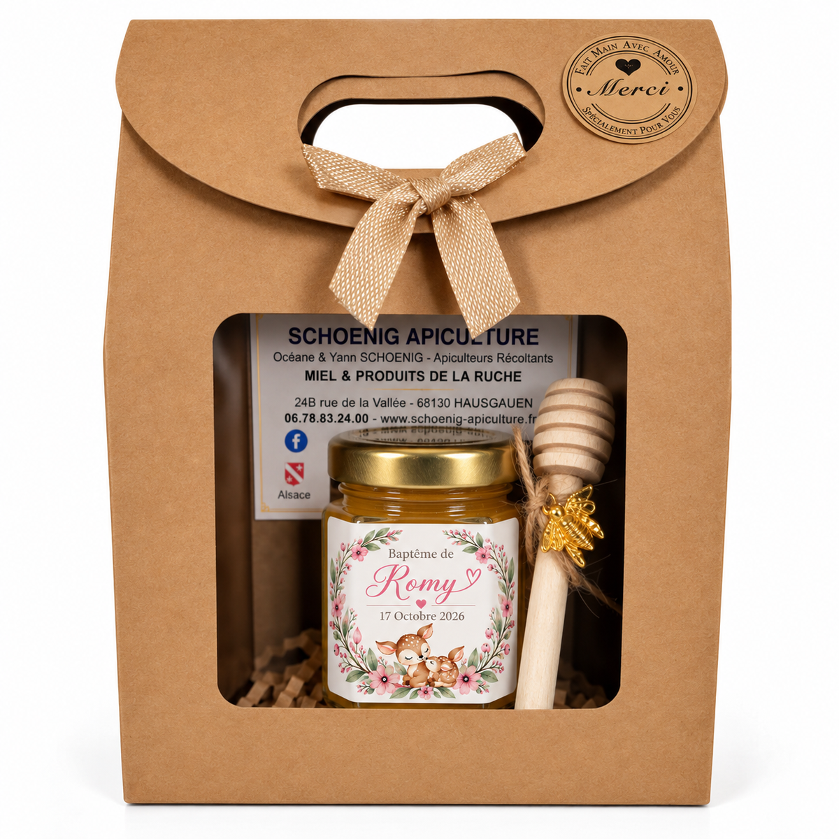 Coffret cadeau invité baptême personnalisé avec mini pot de miel, étiquette prénom et cuillère en bois par Schoenig Apiculture