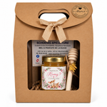 Coffret cadeau invité baptême personnalisé avec mini pot de miel, étiquette prénom et cuillère en bois par Schoenig Apiculture