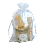 Coffret cadeau de Noël artisanal composé d'un mini pot de miel, d'une bougie en cire d'abeille et d'une cuillère à miel.