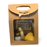 Coffret cadeau plaisir d’offrir avec pot de miel personnalisé, baume à lèvres et bougie artisanale en cire d’abeille