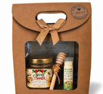 Coffret cadeau Secret Santa avec pot de miel artisanal personnalisé, baume à lèvres naturel et cuillère à miel, présenté dans un emballage kraft avec ruban doré.