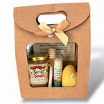 Coffret cadeau Secret Santa avec mini pot de miel artisanal personnalisé, bougie cœur gaufré en cire d’abeille, baume à lèvres et cuillère à miel.