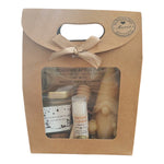 Coffret cadeau avec miel, baume vanille, bougie lutin et étiquette Merci de faire grandir les enfants avec tant de cœur.