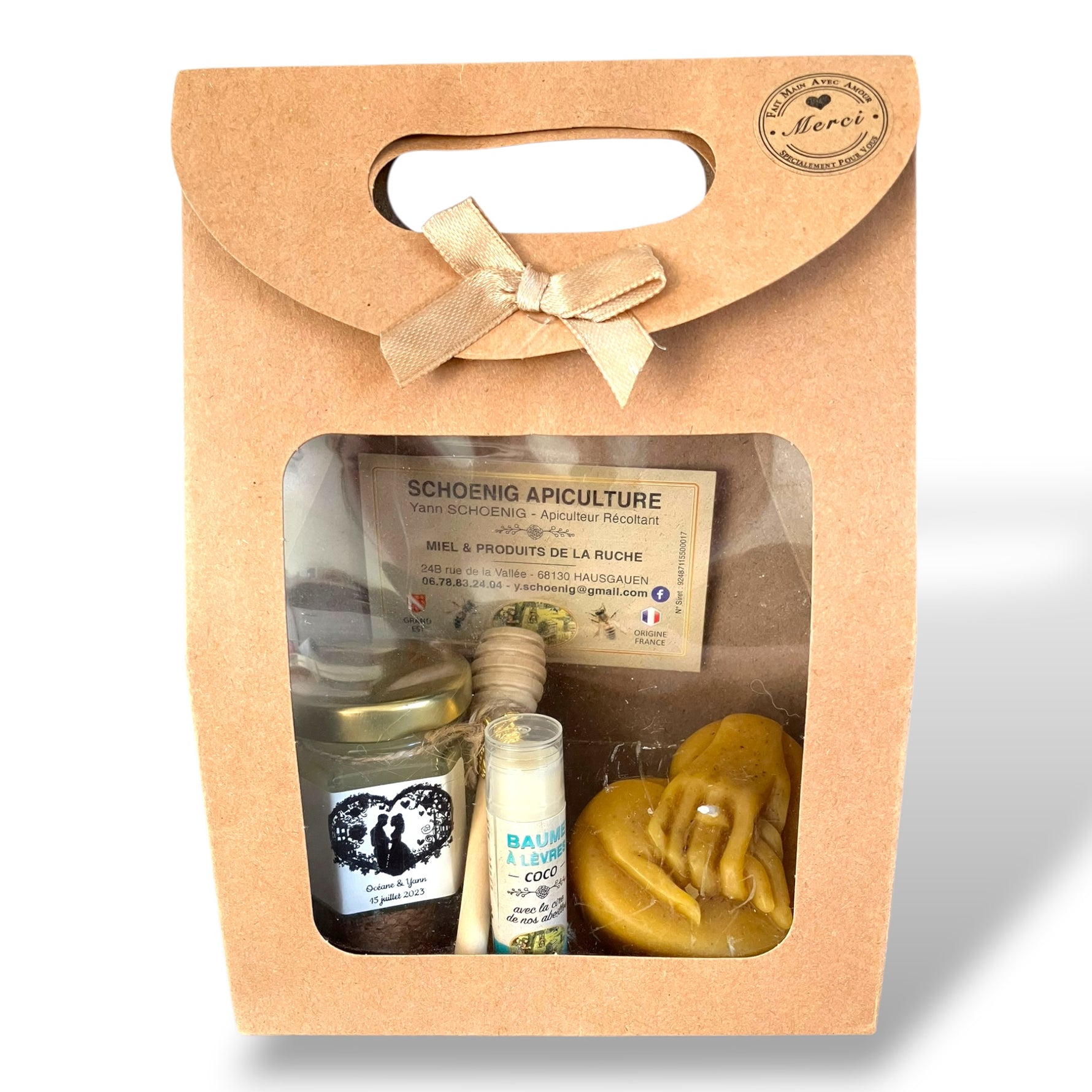 Coffret mariage personnalisé pour invités avec miel artisanal, bougie en forme de cœur et baume à lèvres