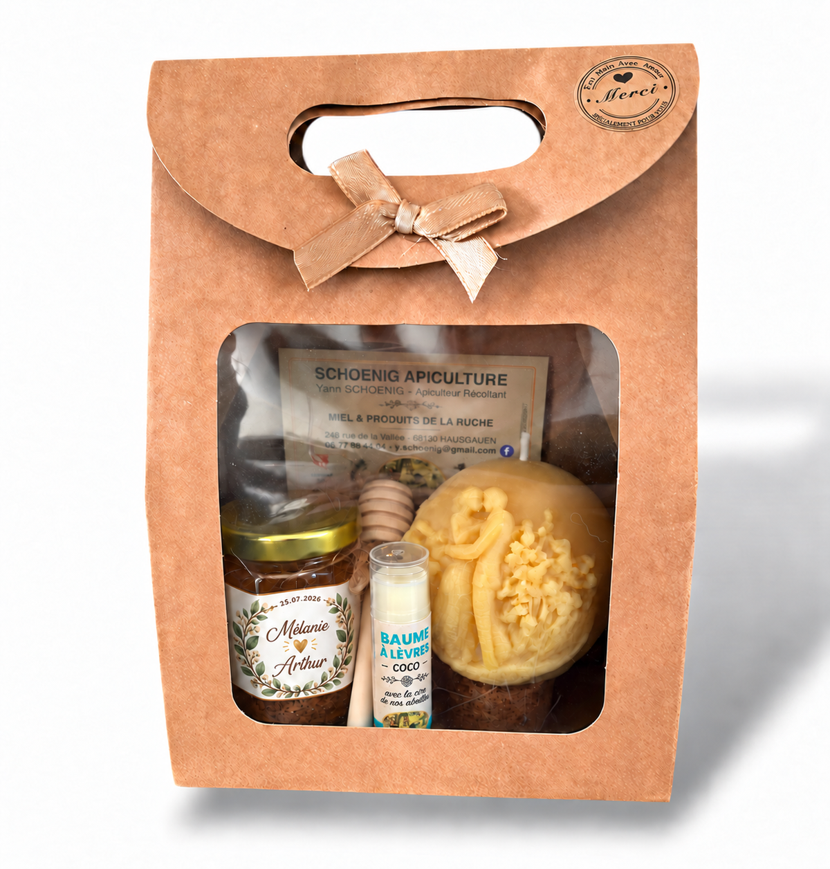 Coffret cadeau de mariage avec miel personnalisé Mélanie et Arthur, baume à lèvres coco et bougie décorative fleurie en cire d’abeille.