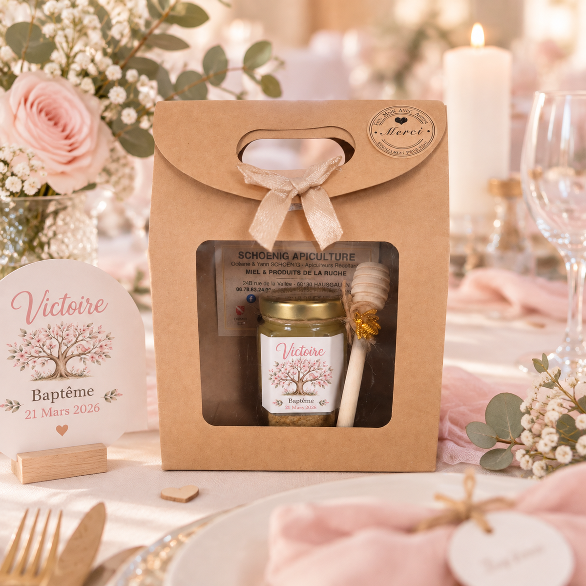 Coffret miel personnalisé pour baptême avec pot de miel artisanal et étiquette Victoire 21 Mars 2026, cadeau invité élégant