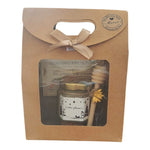 Coffret cadeau personnalisé avec mini pot de miel artisanal, étiquette entièrement personnalisable, cuillère à miel en bois et breloque abeille.