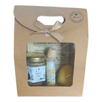 Coffret cadeau Noël avec miel, baume coco, bougie cœur et étiquette Joyeuses Fêtes.