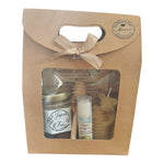 Coffret cadeau Noël avec miel, baume coco, bougie ourson ruche en cire d'abeille et étiquette Joyeuses Fêtes.