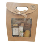 Coffret cadeau Noël maîtresse avec miel, baume vanille, bougie coeur ruche et étiquette Joyeux Noël Maîtresse.