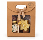 Coffret cadeau client professionnel avec miel artisanal, étiquette florale Merci pour votre confiance, bougie flocon et cuillère en bois.