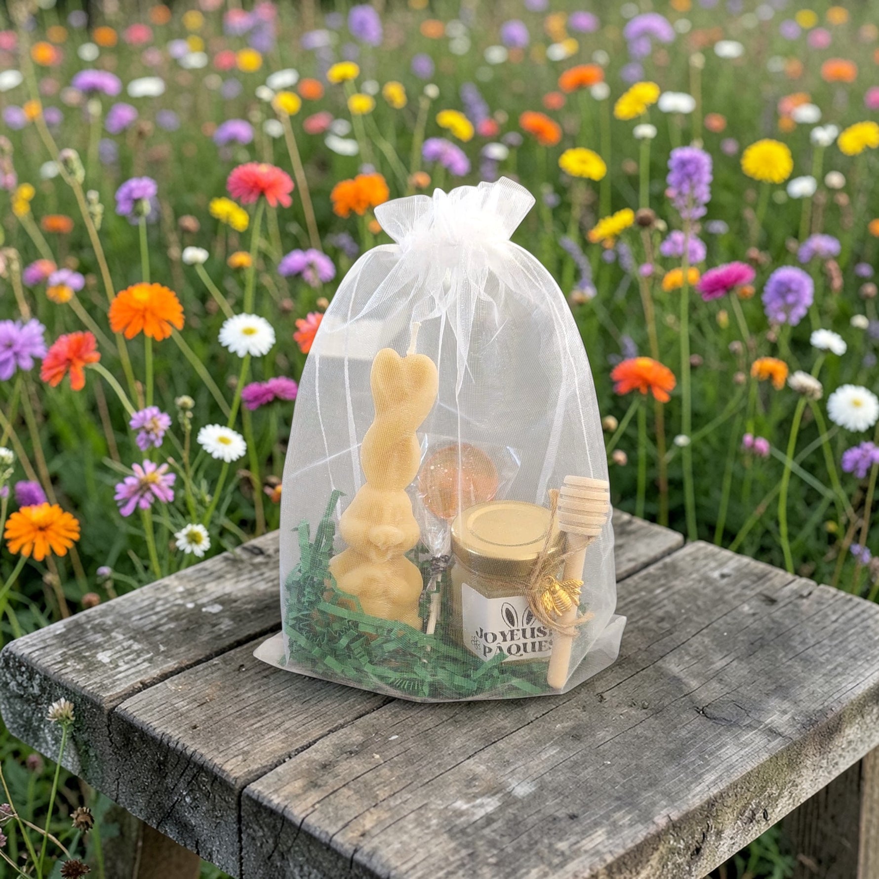 Petit pot de miel personnalisé Pâques en mise en scène nature cadeau gourmand original